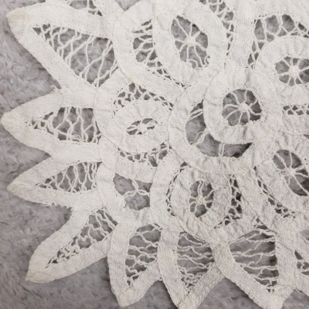 Vintage White Embroidered Floral Table Runner Scalloped Lace Trim 33x15